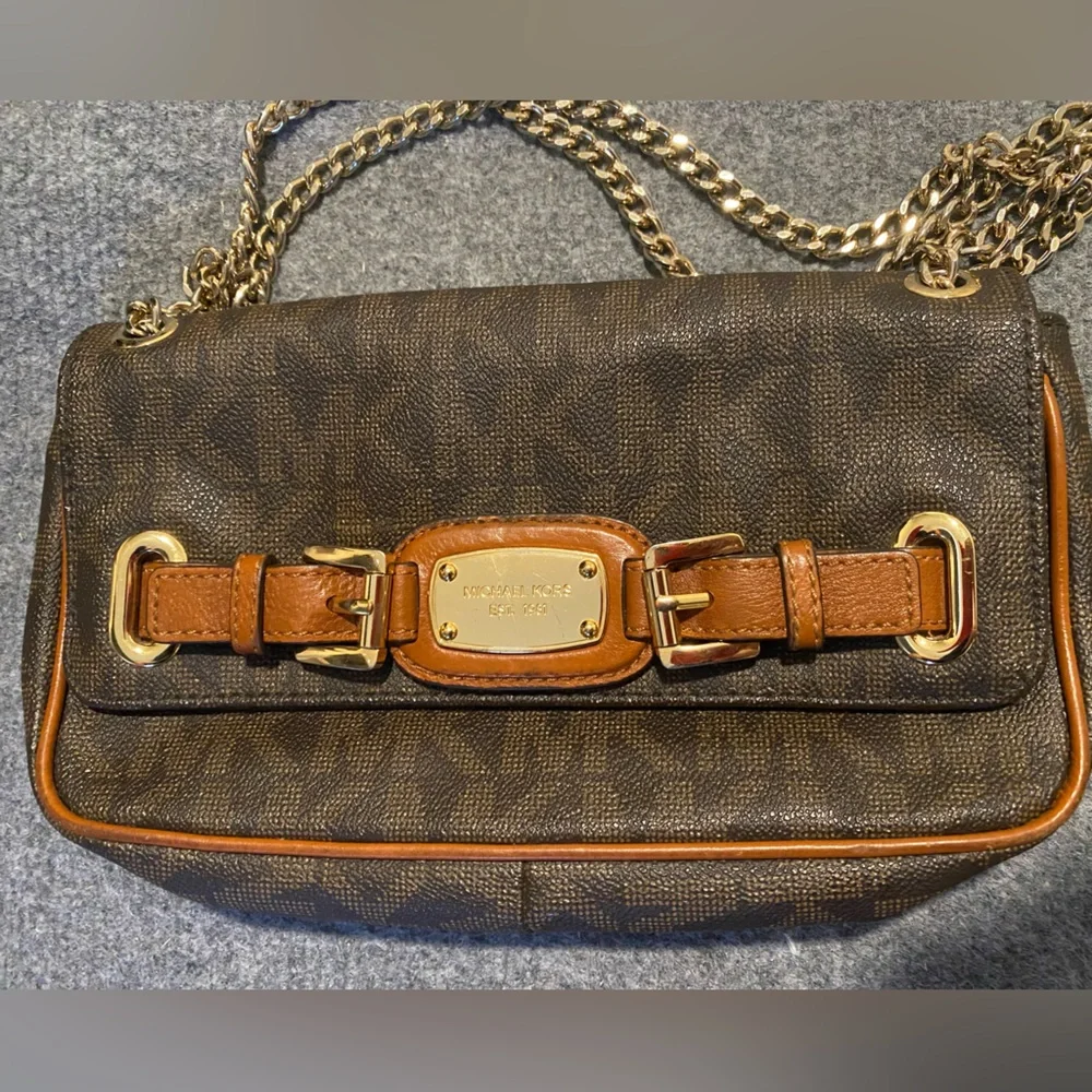 Michael Kors should clutch - Picture 3 of 5